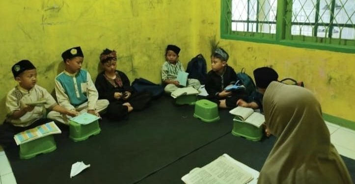 Kelompok Al-Muminun Santri Tahfidz Al-Quran Fathiyyah Zahra