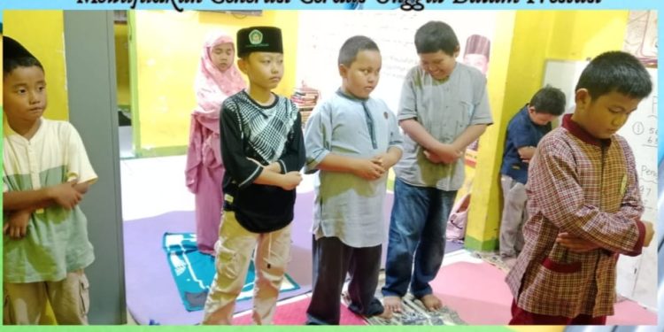 Sholat Ashar Berjamaah Menjadi Prioritas Santri Tahfidz Fathiyyah Zahra