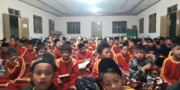 Gema Sholawat Murid MI Baitussalam, Kang H Iim: Ini Keutamaan Bersholawat