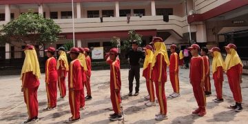 Tingkatkan Skill, Tim Paskibra MI Baitussalam Gelar Latihan Baris-berbaris