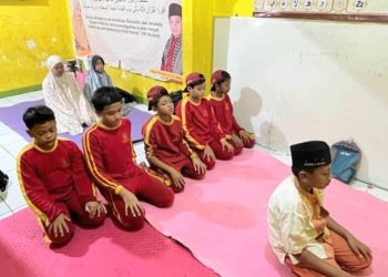 Ashar Berjamaah Santri Tahfidz Al-Quran Fathiyyah Zahra