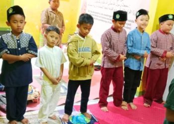 Siswa Calistung Fathiyyah Zahra Melaksanakan Sholat Ashar Berjamaah