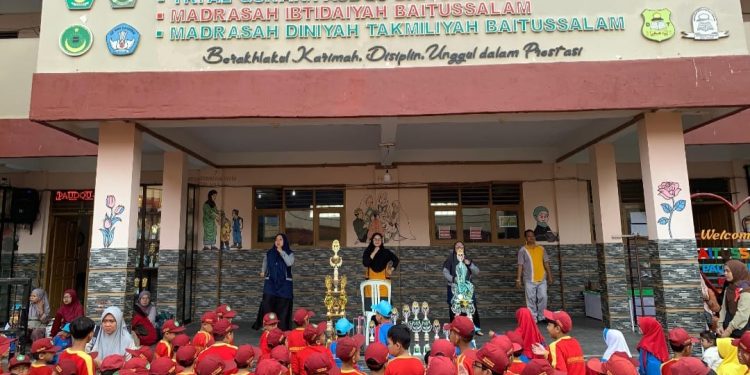 Aktivitas Senam Sehat Rutin di MI Baitussalam Cisaat