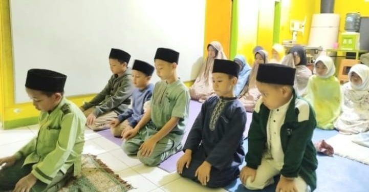 Indahnya Berjamaah Ashar di Tahfidz Al-Quran Fathiyyah Zahra