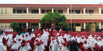 Rutinitas Upacara Pengibaran Bendera di MI Baitussalam