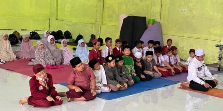 Semakin Khusyu Berjamaah Ashar di Tahfidz Al-Quran Fathiyyah Zahra