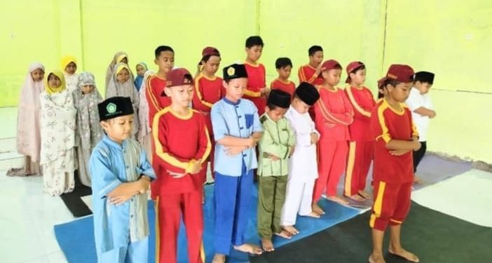 Terapkan Disiplin Sejak Dini, Santri Tahfidz Al-Quran Fathiyyah Zahra Gelar Sholat Ashar Berjamaah