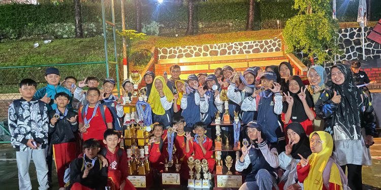 Lagi, MI Baitussalam Borong Piala Lomba Paskibra Se-Nasional