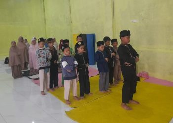 Santri Tahfidz Al-Quran Fathiiyah Zahra Kontinyu Dirikan Berjamaah Ashar