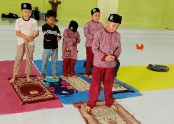 Tingkatkan Kualitas Belajar Agama, Siswa Calistung Gelar Sholat Ashar Berjamaah