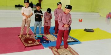 Tingkatkan Kualitas Belajar Agama, Siswa Calistung Gelar Sholat Ashar Berjamaah