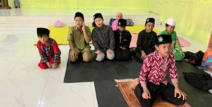 Dhuha Berjamaah Kelompok Assyifa Santri Tahfidz Al-Quran Fathiyyah Zahra