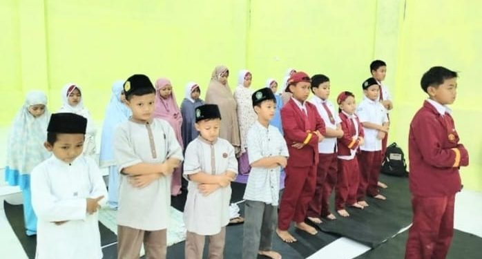 Tahfidz Al-Quran Fathiyyah Zahra Mengutamakan Sholat Ashar Berjamaah