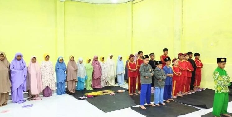 Indahnya Sholat Ashar Berjamaah di Tahfid Al-Quran Fathiyyah Zahra