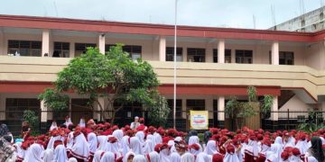 Upacara Pengibaran Bendera di MI Baitussalam Digelar Setiap Hari Senin