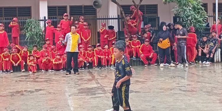 Usai Penilaian Akhir Semester Ganjil, MI Baitussalam Gelar Class Meeting Futsal