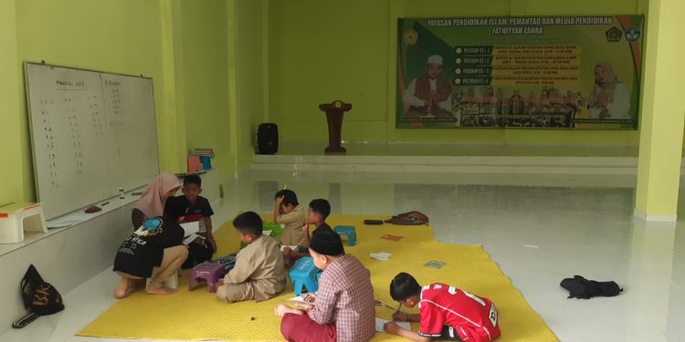 Siswa Fathiyyah Zahra Abdul Karim Antusias Ikuti Program 4 Khusus Matematika