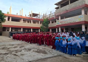 Siswa PaudQu dan MI Baitussalam Penuh Khidmat Ikuti Upacara Pengibaran Bendera