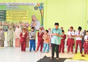 Sholat Ashar Berjamaah di Tahfidz Fathiyyah Zahra