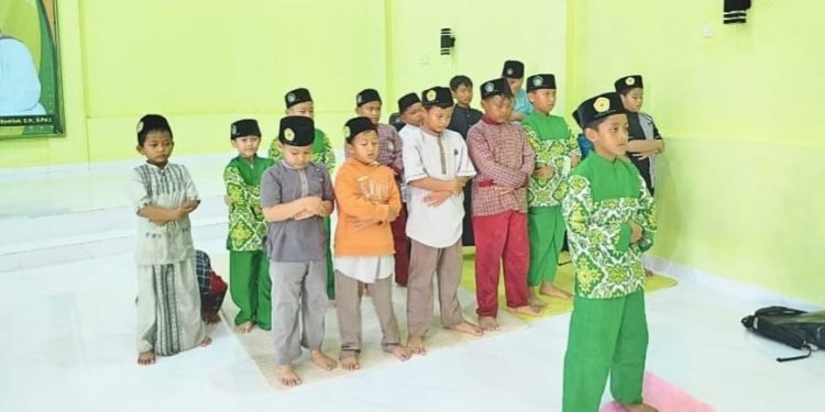 Menjadi Kebanggaan, Berjamaah Sholat Ashar di Tahfidz Fathiyyah Zahra