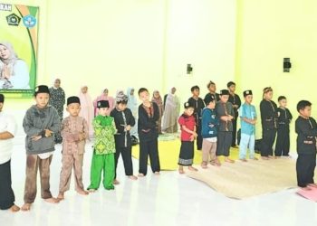 Sholat Berjamaah Ashar Siswa Tahfidz Fathiyyah Zahra, Jadi Kebanggaan Orangtua