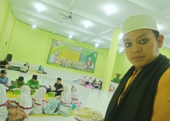 Pimpinan Tahfidz Monitoring Kegiatan Belajar di Tahfidz Fathiyyah Zahra