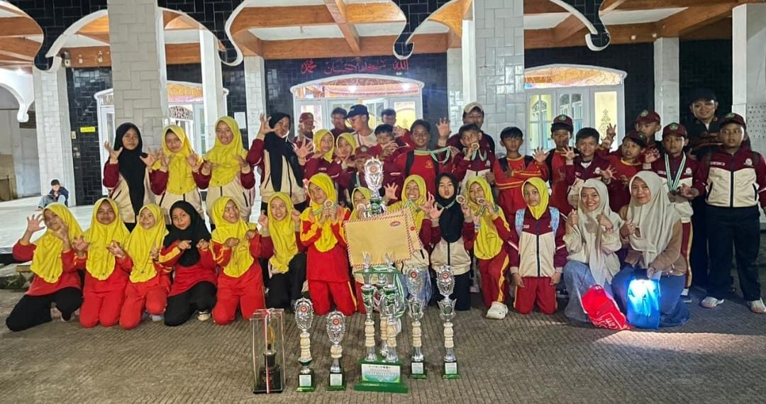 Tim LKBB MI Baitussalam Borong Piala di Lomba Paskibra se-Jawa Barat