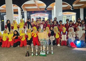 Tim LKBB MI Baitussalam Borong Piala di Lomba Paskibra se-Jawa Barat