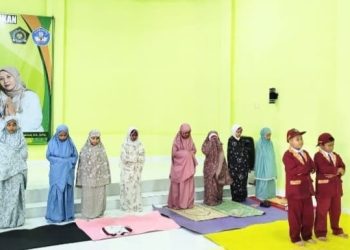 Ramadhan Mengaji: Siswa Fathiyyah Zahra Gelar Sholat Duhur Berjamaah