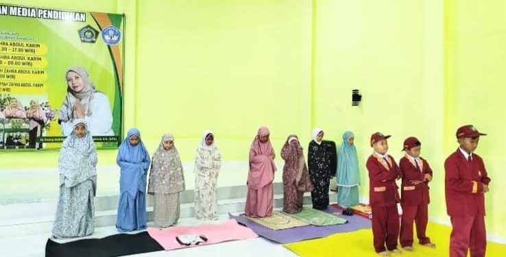 Ramadhan Mengaji: Siswa Fathiyyah Zahra Gelar Sholat Duhur Berjamaah