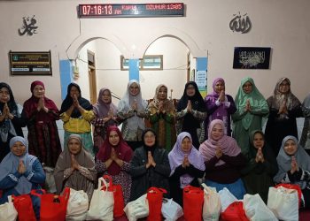Ibu-ibu Jemaah Masjid Jami Baitussalam Gelar Khatam Al-Quran