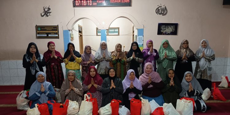 Ibu-ibu Jemaah Masjid Jami Baitussalam Gelar Khatam Al-Quran