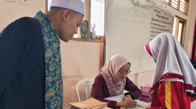 Kepala MI Baitussalam Monitoring Pembelajaran Pengayaan Siswa