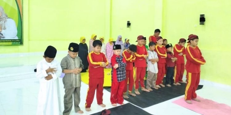 Siswa Tahfidz Merindukan Sholat Ashar Berjamaah di Tahfidz Fathiyah Zahra