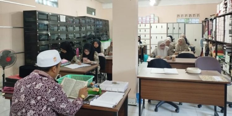 Gema Sholawat Guru-guru MI Baitussalam Jadi Aktivitas Rutin