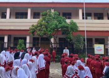 Upacara Bendera di MI Baitussalam Berlangsung Khidmat