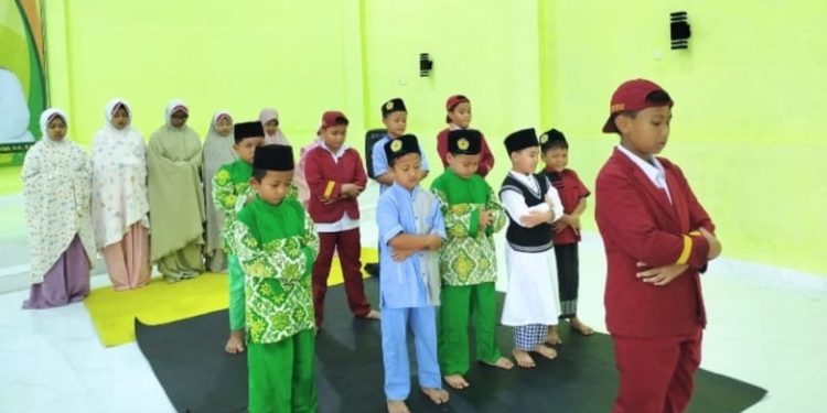 Perkuat Aqidah Lewat Berjamaah Sholat Ashar di Tahfidz Fathiyyah Zahra