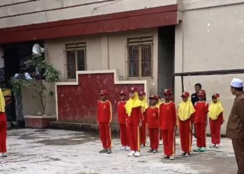 Menyongsong Lomba Tingkat Provinsi dan Nasional, Tim Paskibra MI Baitussalam Gelar Latihan