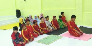Lewat Sholat Ashar Berjamaah, Tahfidz Fathiyyah Zahra Bentuk Generasi Pemimpin