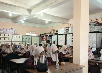 Lantunan Sholawat Guru MI Baitussalam Sebelum Aktivitas Mengajar