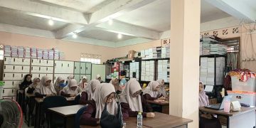 Lantunan Sholawat Guru MI Baitussalam Sebelum Aktivitas Mengajar