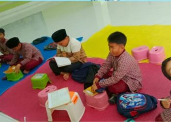 Keceriaan Siswa Calistung Fathiyyah Zahra, Serius Belajar Matematika