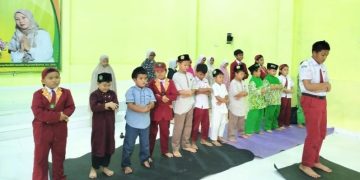 Calon Generasi Unggul Tahfidz Fathiyyah Zahra Gelar Sholat Ashar Berjamaah