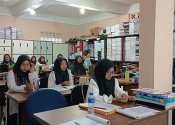 Gema Sholawat di Ruang Guru MI Baitussalam