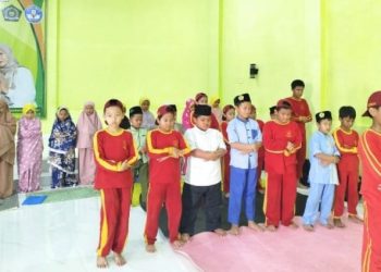 Sholat Ashar Berjamaah Siswa Tahfidz Fathiyyah Zahra Diprioritaskan