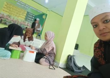 Pimpinan Tahfidz Fathiyyah Zahra Monitoring Aktivitas Siswa