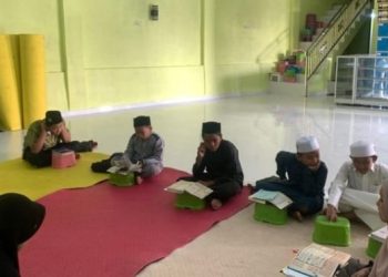 Aktivitas Mengaji Kelompok Asy-Syifa Tahfidz Fathiyyah Zahra