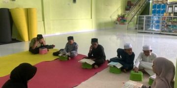 Aktivitas Mengaji Kelompok Asy-Syifa Tahfidz Fathiyyah Zahra
