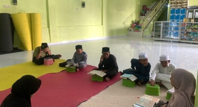Aktivitas Mengaji Kelompok Asy-Syifa Tahfidz Fathiyyah Zahra