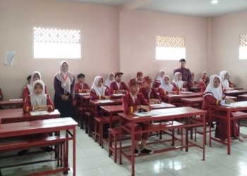 Kepala MI Baitussalam Cisaat, Monitoring Kegiatan Ujian Madrasah